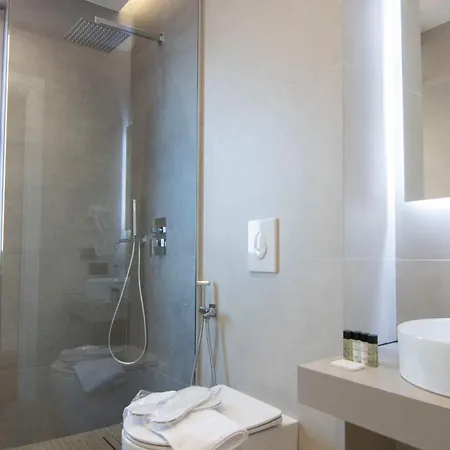 Mina Luxury *