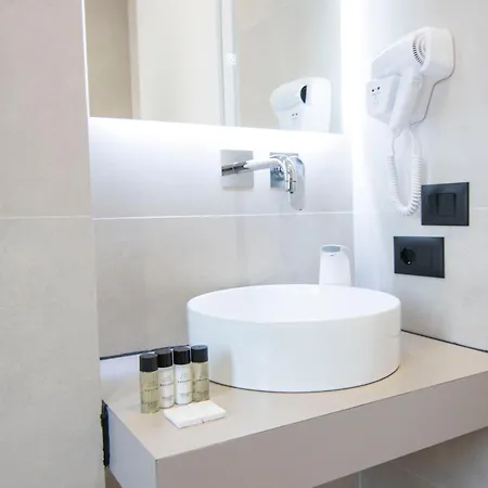 Mina Luxury * טיראנה