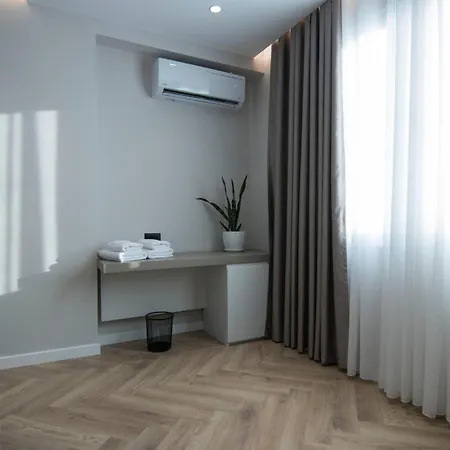 Mina Luxury * 티라나