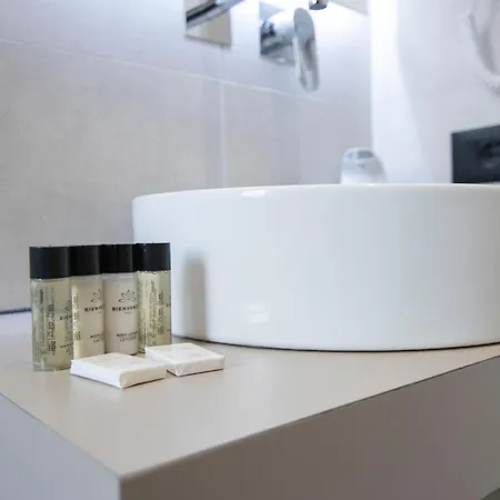 Mina Luxury *
